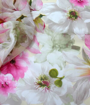 Вуаль молочная, цветы розовы